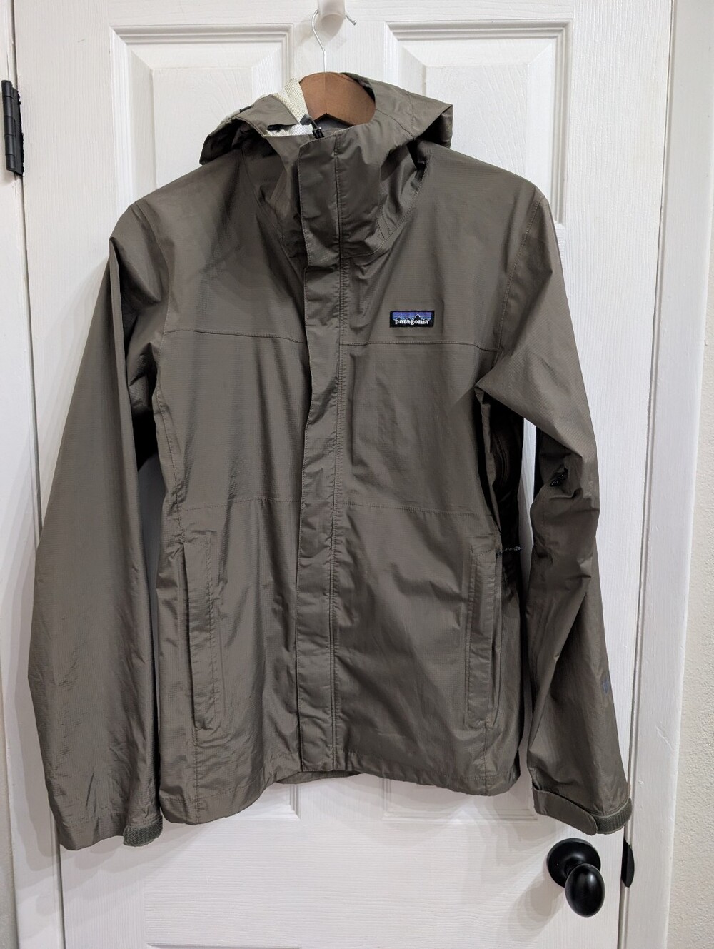 Patagonia Men's Medium Torrentshell Rain Jacket Windbreaker Hooded Khaki